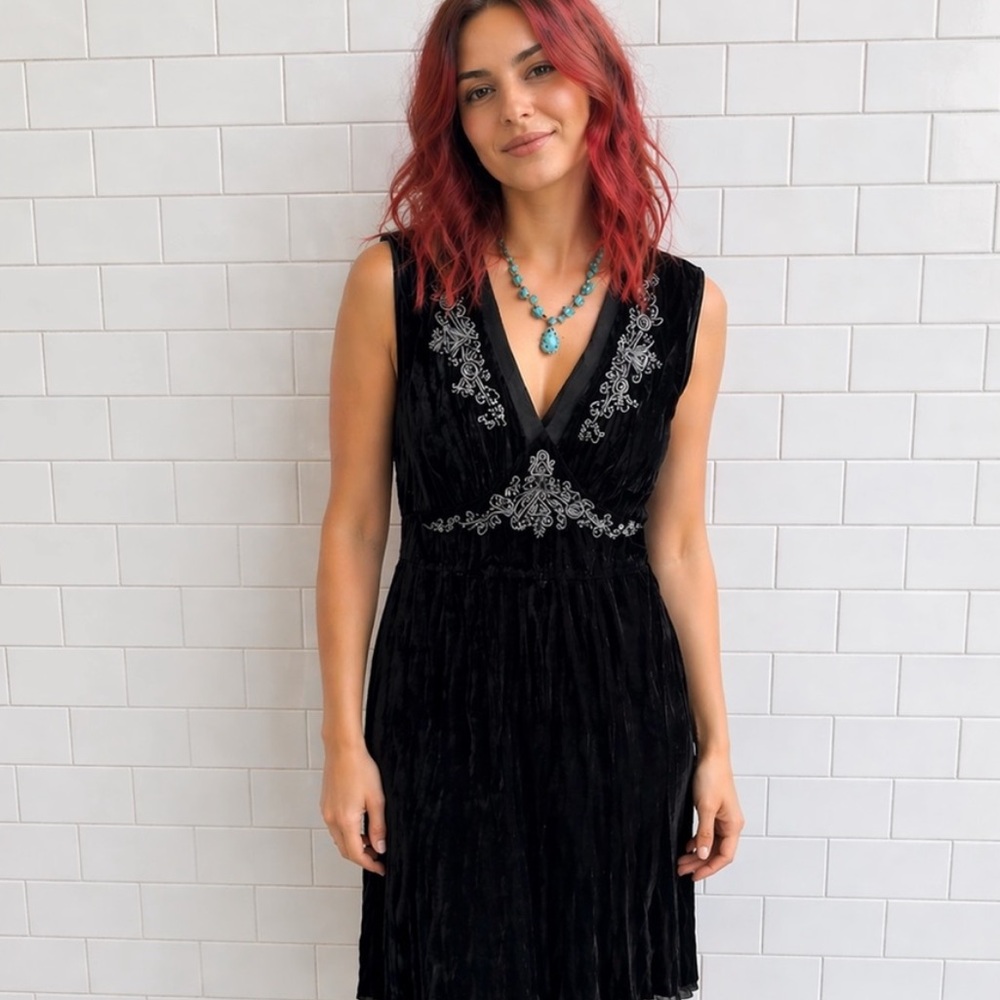 NWT Karen Kane Black Sleeveless Crushed Velvet Embroidered Beaded Dress Y2K